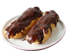 EKLER v čokoládě s jemným krémem