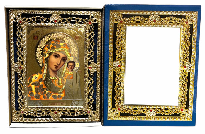 detail Ikona drevená Kazanská 15×18 cm v modrom puzdre.