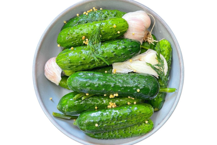 detail Mladé jemne solené uhorky Limbo Food