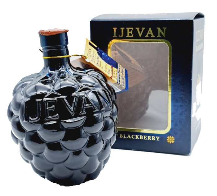 detail Polosladké černicové vino 0,75l Ijevan